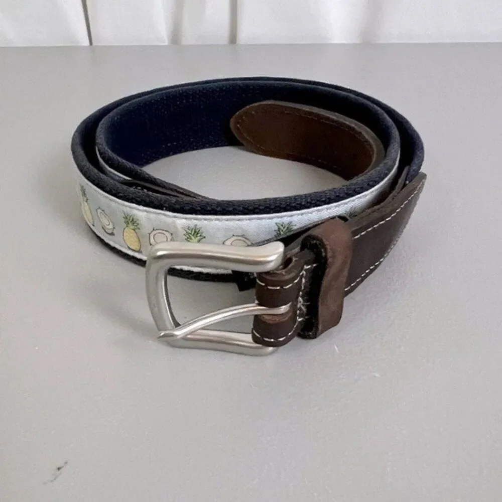 Vineyard Vines Men's Brown and Silver Belt size 38